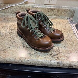 Eddie Bauer Chestnut Leather Boots with Olive Laces